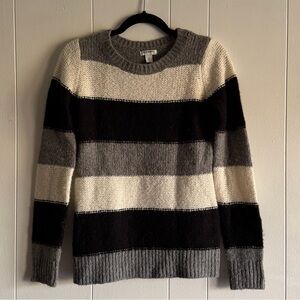 Old Navy Gray Knit Sweater